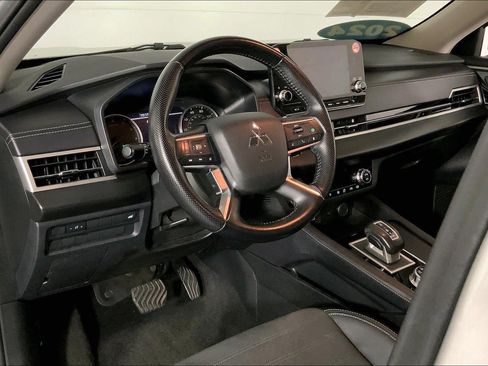 Used 2024 Mitsubishi Outlander SE AWD/4WD image 13