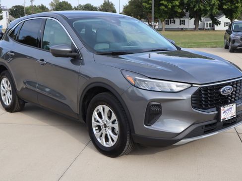 Used 2023 Ford Escape Active w/ Tech Pack #2 image 4