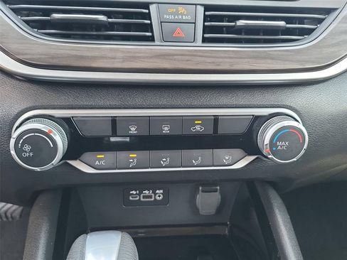 Used 2024 Nissan Altima 2.5 SV FWD image 34
