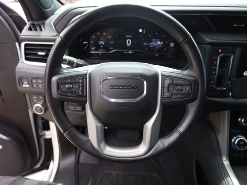 Used 2022 GMC Yukon Denali w/ Denali Ultimate Package AWD/4WD image 13