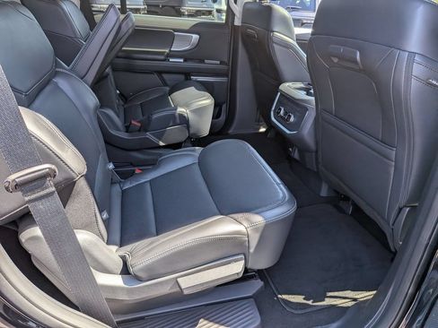 Used 2025 Ford Expedition Platinum AWD/4WD image 36