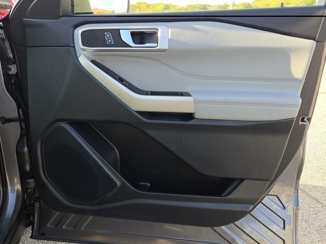 Used 2022 Ford Explorer XLT w/ Equipment Group 202A AWD/4WD image 6