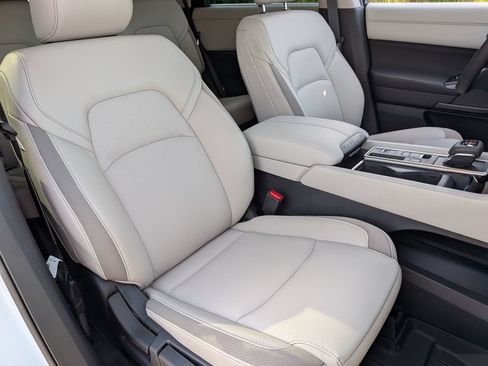 Certified 2026 Nissan Pathfinder SL w/ SL Premium Package FWD image 34
