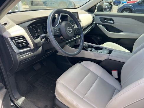 Used 2023 Nissan Rogue SL FWD image 3