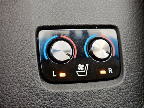 Used 2015 Toyota Avalon Limited image 22