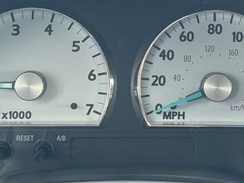 Used 2004 Ford Thunderbird image 27