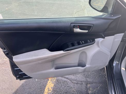 Used 2014 Toyota Camry LE image 37