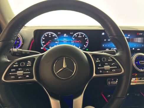 Used 2023 Mercedes-Benz GLB 250 4MATIC image 21