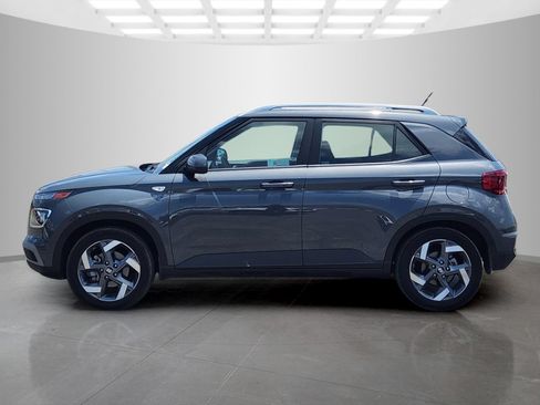 Used 2025 Hyundai Venue SEL FWD image 4