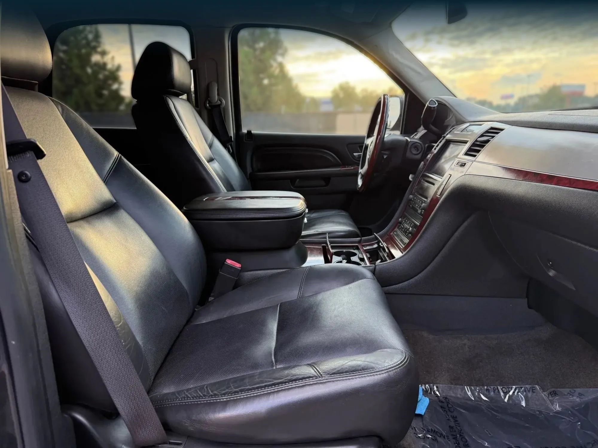 Used 2010 Cadillac Escalade AWD image 18