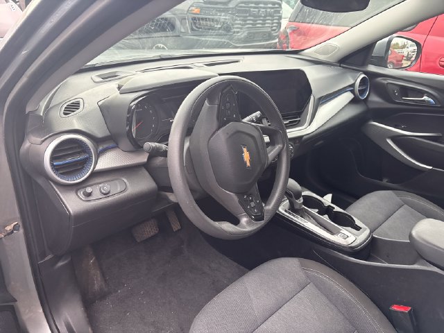 Used 2024 Chevrolet Trax LS w/ LS Convenience Package FWD image 8