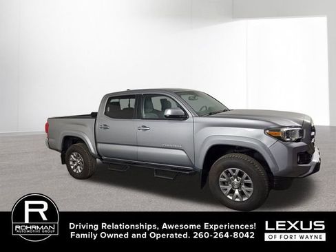 Used 2017 Toyota Tacoma SR5 w/ Tow Package AWD/4WD image 6