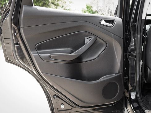 Used 2019 Ford Escape SE image 41