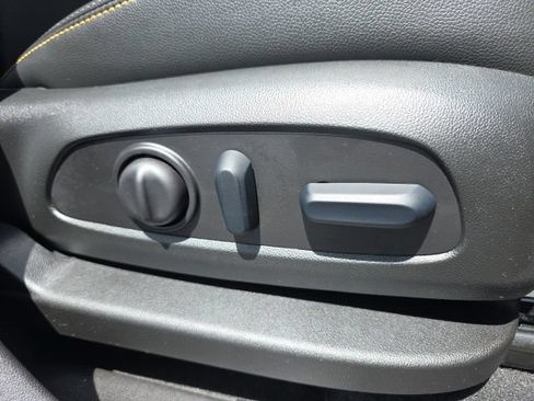 Used 2024 Chevrolet Equinox Premier FWD image 11