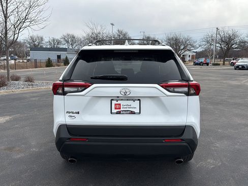 Used 2021 Toyota RAV4 XLE image 6