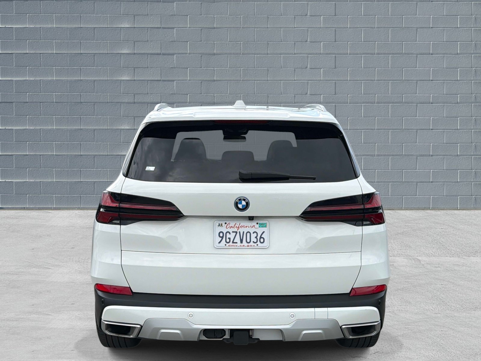 Used 2024 BMW X5 xDrive50e w/ Premium Package AWD/4WD image 4