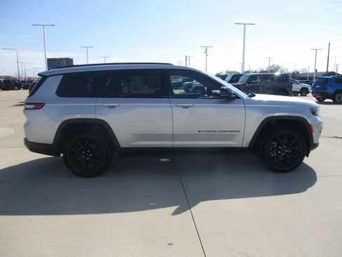 Used 2024 Jeep Grand Cherokee L Laredo AWD/4WD image 7
