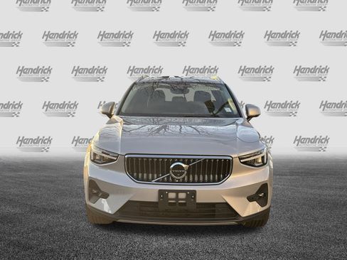 Used 2025 Volvo XC40 B5 Plus image 3