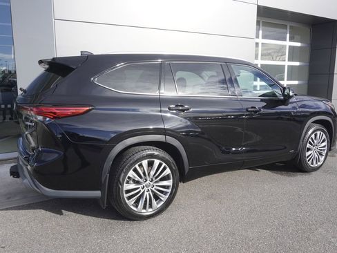 Used 2022 Toyota Highlander Platinum image 4