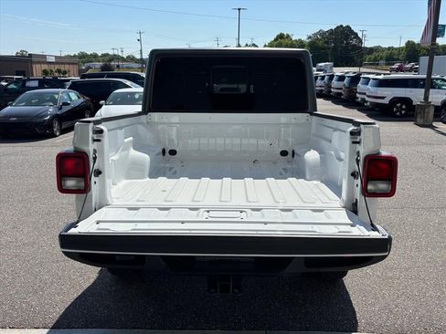 Used 2021 Jeep Gladiator Sport AWD/4WD image 3