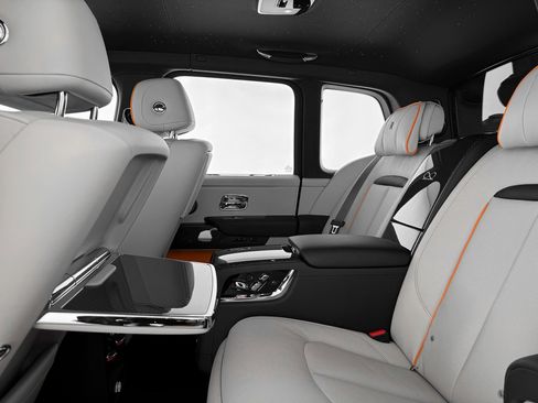 New 2026 Rolls-Royce Cullinan Black Badge image 29