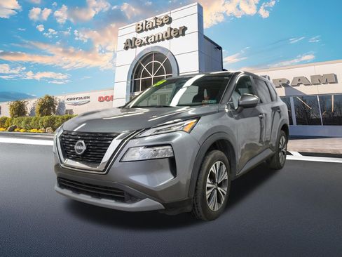 Used 2023 Nissan Rogue SV image 9