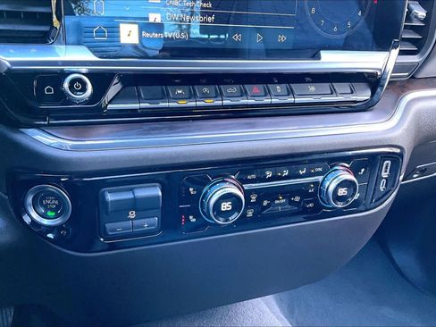 Used 2025 GMC Sierra 1500 SLT image 34