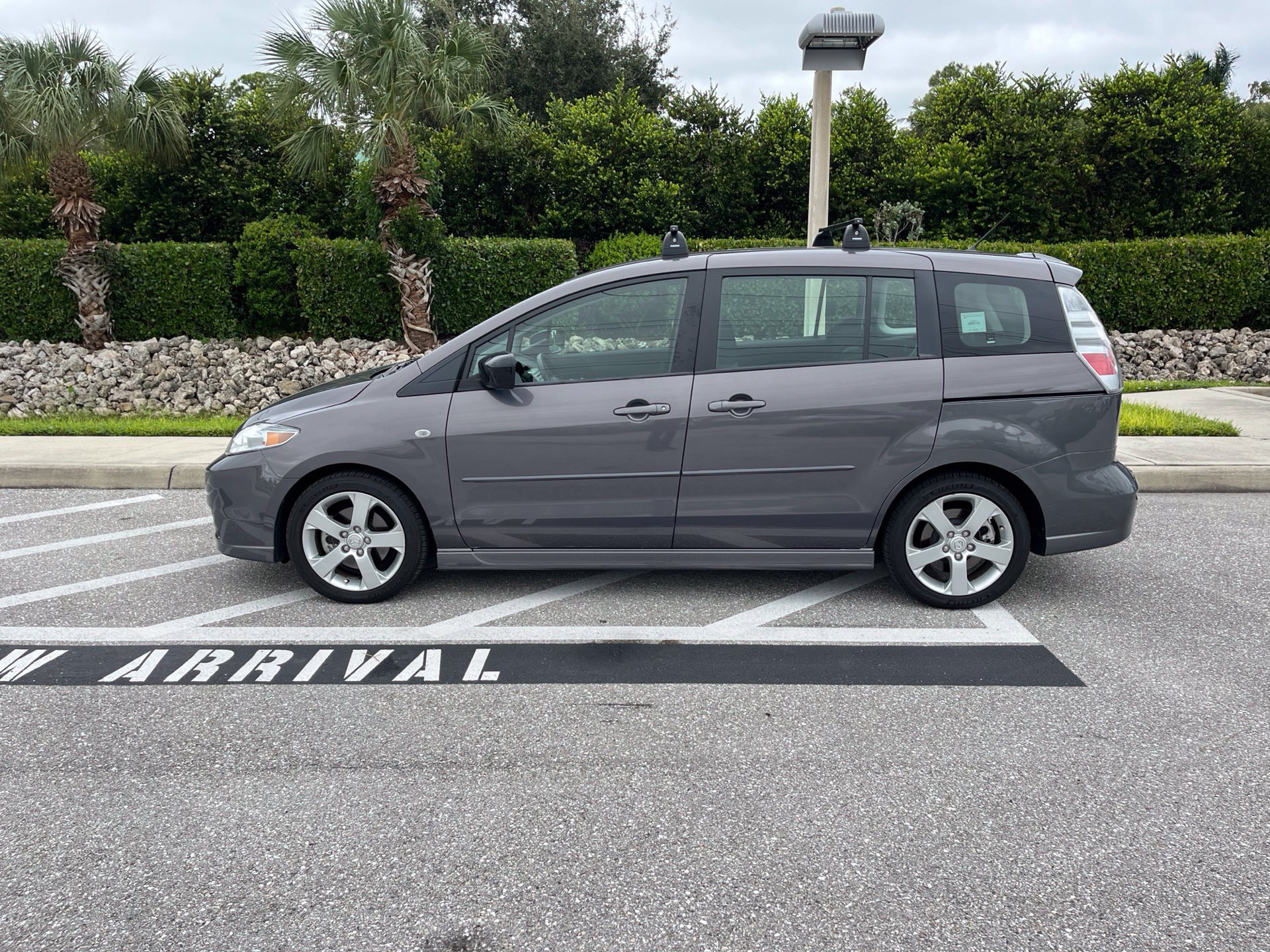 Used 2007 MAZDA MAZDA5 Sport w/ Popular Equipment Pkg FWD image 2