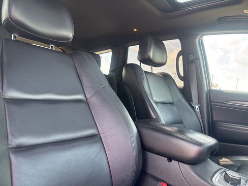 Used 2020 Jeep Grand Cherokee Limited AWD/4WD image 28