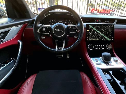 Used 2023 Jaguar F-PACE SVR image 6