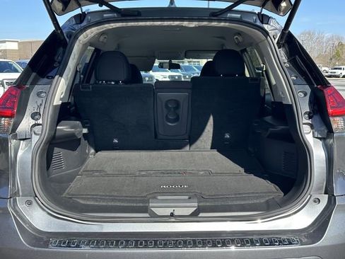 Used 2018 Nissan Rogue SV image 19