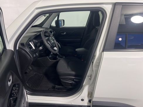 Used 2023 Jeep Renegade Latitude AWD/4WD image 17