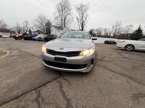 Used 2017 Kia Optima EX image 2