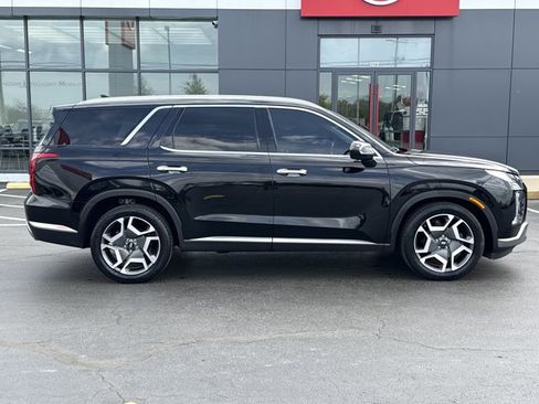 Used 2024 Hyundai Palisade Limited FWD image 2