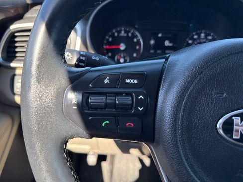 Used 2018 Kia Sorento LX image 12