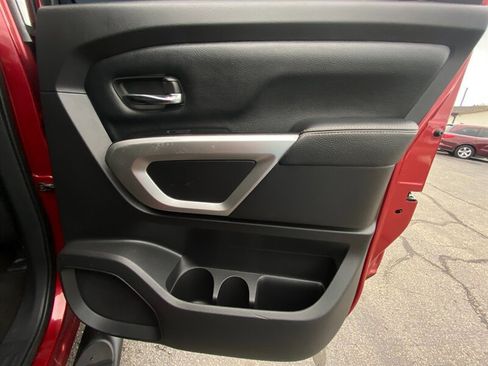 Used 2019 Nissan Titan PRO-4X image 18