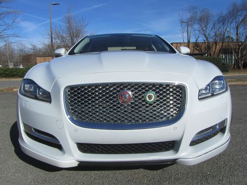 Used 2017 Jaguar XJ R-Sport image 5