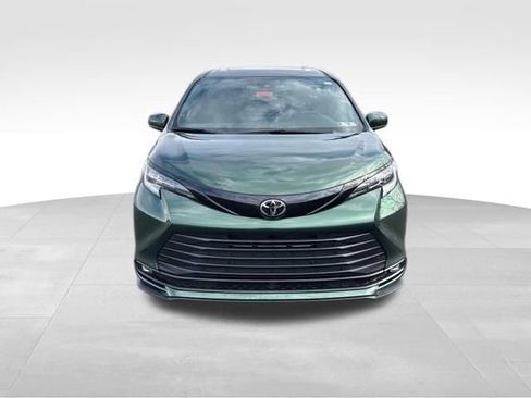 New 2026 Toyota Sienna XLE Woodland Edition image 9