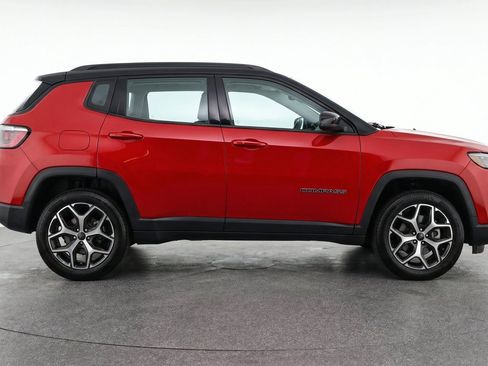 Used 2025 Jeep Compass Limited AWD/4WD image 11