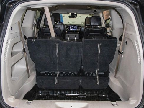 Used 2022 Chrysler Pacifica Touring-L image 23