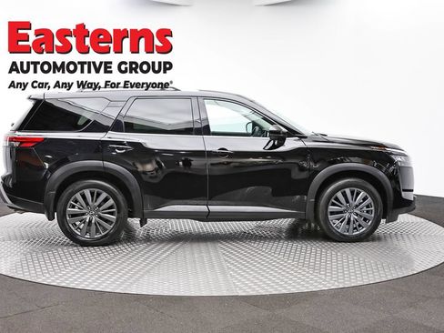 Used 2025 Nissan Pathfinder SL w/ SL Premium Package AWD/4WD image 4