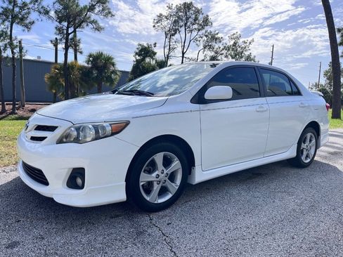 Used 2011 Toyota Corolla S w/ Preferred Accessory Pkg FWD image 2
