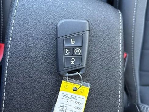 Certified 2025 Volkswagen Taos SE image 34