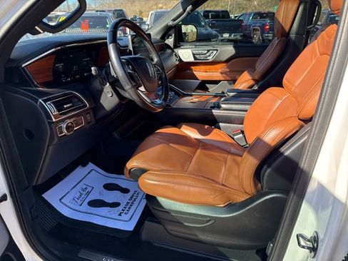 Used 2019 Lincoln Navigator Reserve image 16