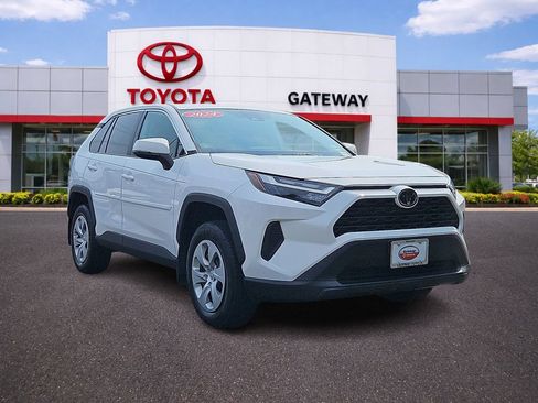 Used 2024 Toyota RAV4 LE AWD/4WD image 3