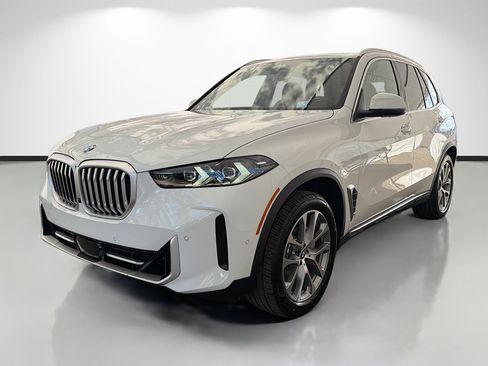 New 2026 BMW X5 sDrive40i image 7