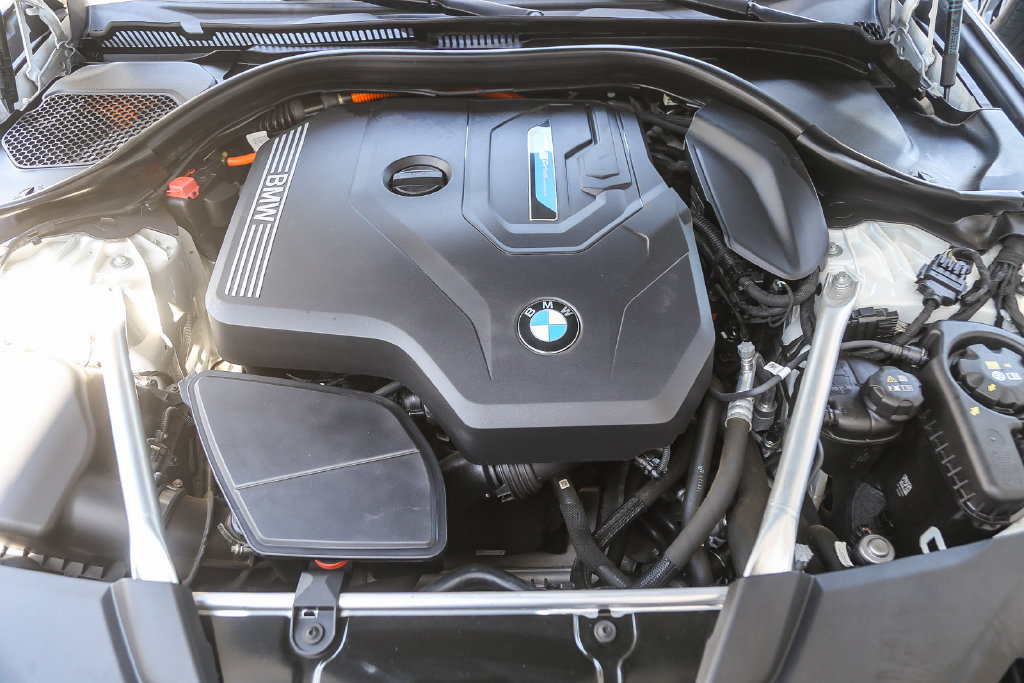 Certified 2023 BMW 530e w/ Convenience Package RWD image 24