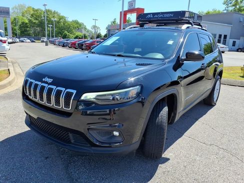 Used 2019 Jeep Cherokee Latitude w/ Popular Appearance Group FWD image 18