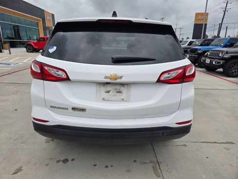 Used 2021 Chevrolet Equinox LS w/ LS Convenience Package FWD image 4