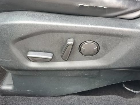 Used 2019 Ford Explorer XLT w/ Equipment Group 202A AWD/4WD image 20
